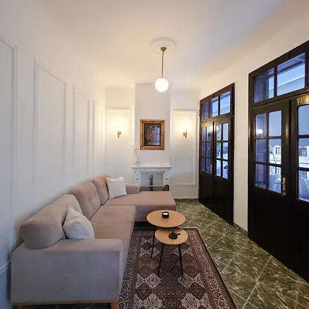 Mishel Bed & Breakfast 4*