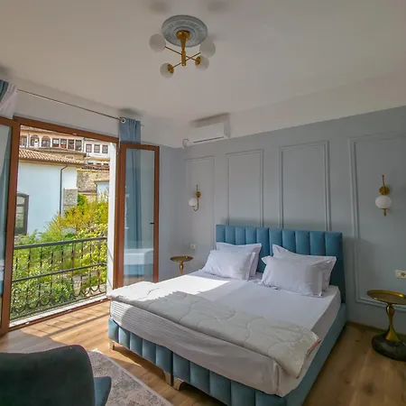 Mishel Oda ve Kahvaltı 4*