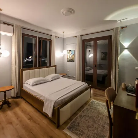 Mishel Couette-café 4*